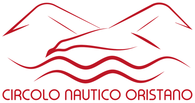 Il logo del Circolo Nautico Oristano: un gabbiano con un tratto solo sopra due monti e due onde, in rosso, e sotto il nome del circolo